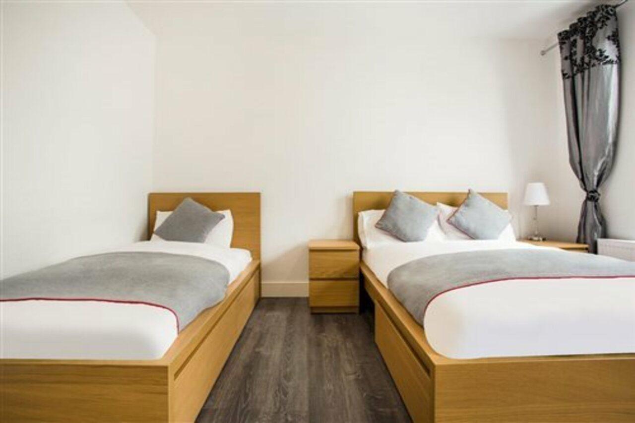 Oyo Broadway Hotel
