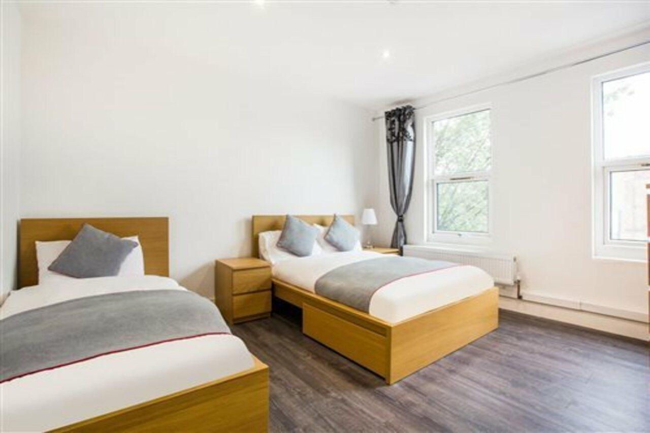 Oyo Broadway Hotel